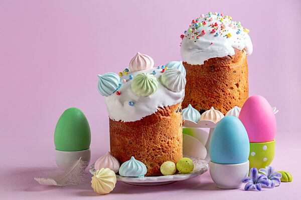 Easter card with cakes and eggs.