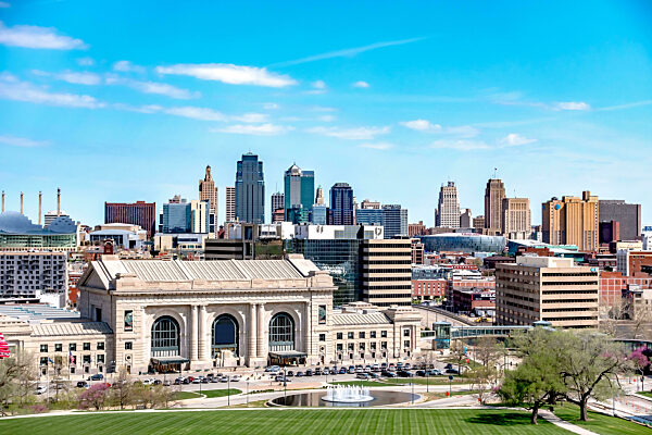 kansas city wwI memorial during day time