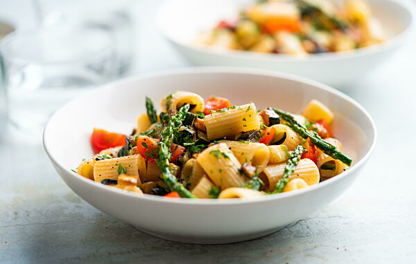 Pasta salad with grilled vegetables, zucchini, eggplant, asparagus and tomatoes.