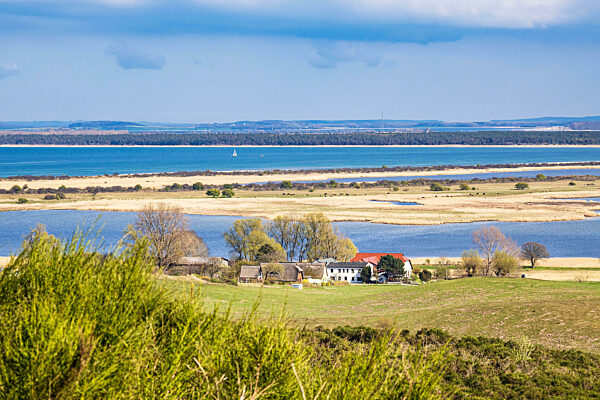 Blick vom Dornbusch auf Hiddensee über Grieben auf den Bessin und Rügen