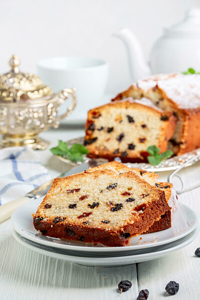 Cake slices with raisins.