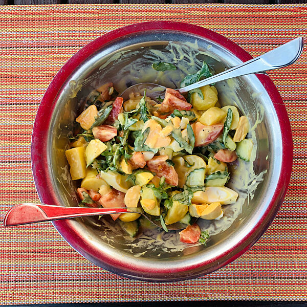 Gemischter Frühlingssalat für das Abendessen