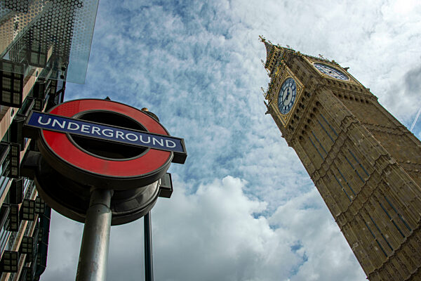 The famous tower of Big Ben in London