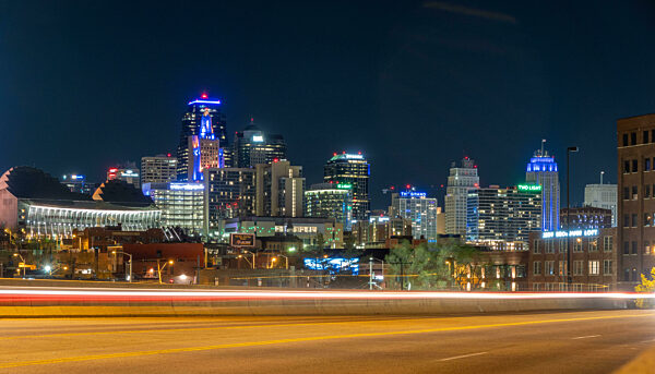 kansas city city views and skyline at night