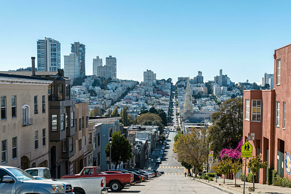 View of the San Francisco skyline from Lombard Street