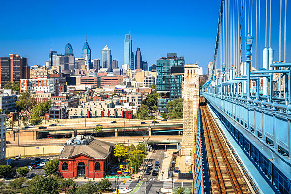 Skyline von Philadelphia, Panoramablick von der Franklin-Brücke, Bundesstaat Pennsylvania