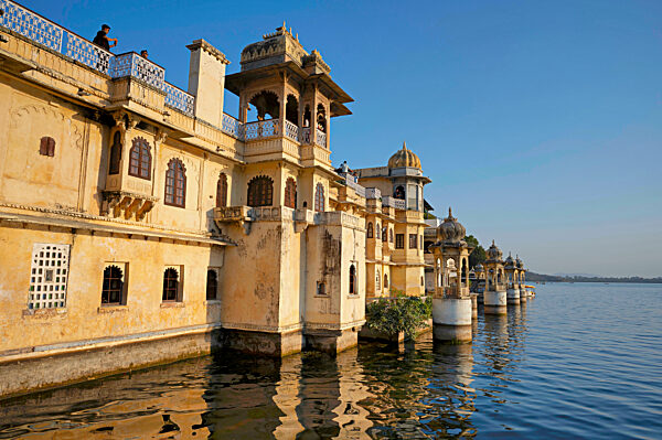 Außenbereich, Museum, Komplex, Bagore, Ki, Haveli, Altstadt, Pichola, Udaipur, Rajasthan, Architektur, Erbe, Fassade, kulturelles, Denkmal, historisch, traditionell, Haveli, Struktur, Gebäude, Erhaltung, Wahrzeichen, königlich, Tourismus, elegant, alt.