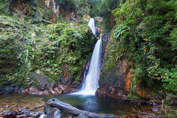 Schöner Wasserfall in Chile, Südamerika.