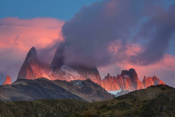 Berühmte Cerro Fitz Roy und Cerro Torre- eine der schönsten und schwer zu akzentuierenden felsigen Gipfel in Patagonien, Argentinien