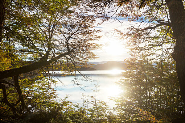 Schöne Berglandschaften in Patagonien. Bergsee in Argentinien, Südamerika.