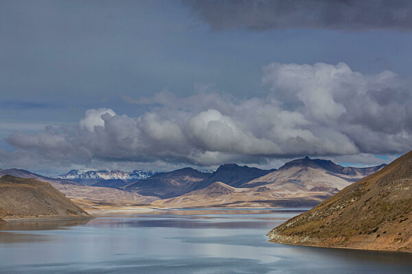 Schöne Berglandschaften in Patagonien. Bergsee in Argentinien, Südamerika.