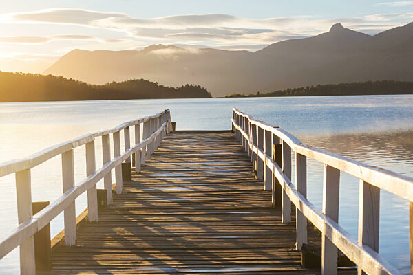 Holzpier in Sanitätssee in Patagonien, Argentinien
