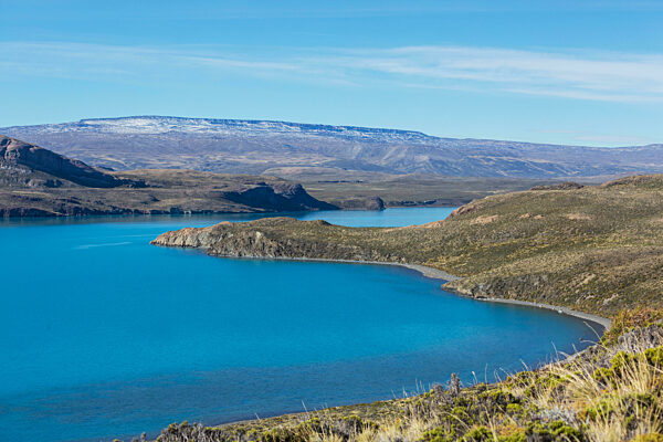 Schöner See in den Bergen Patagoniens. Fantastische Naturlandschaften in Argentinien< Südamerika