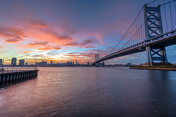Die Ben-Franklin-Brücke und die Skyline von Philadelphia