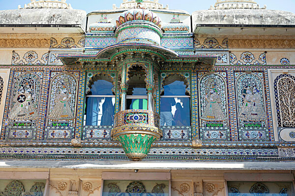 farbenfroh, Artefakte, Gemälde, Ausstellung, Museum, Komplex, Stadt, Palast, Udaipur, Rajasthan, Ausstellung, Kunstwerk, Erbe, Kultur, königlich, Erhaltung, künstlerisch, dekorativ, traditionell, historisch, Sammlung, Tourismus, Galerie, lebendig, Kreat
