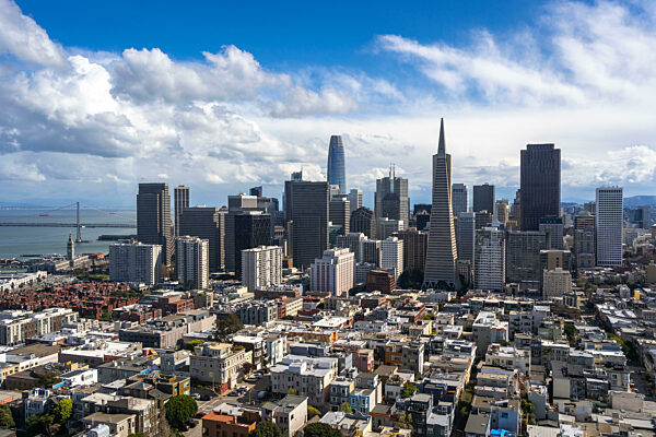 Panoramablick auf die Bucht von San Francisco und die Skyline der Innenstadt, USA