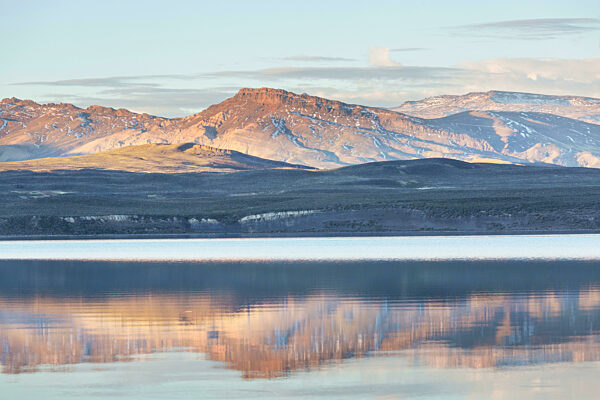 Schöner See in den Bergen Patagoniens. Fantastische Naturlandschaften in Argentinien< Südamerika
