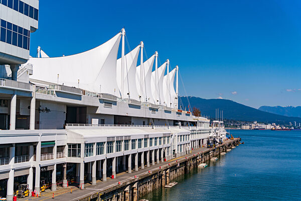 Canada Place, ein ikonisches Wahrzeichen in Vancouver, Kanada