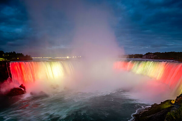 niagara falls bei nacht kanada seite