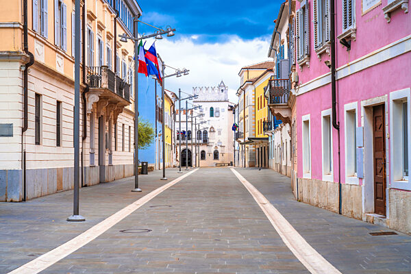 Stadt Koper historischer Stein Straßenansicht, Küstenlinie von Slowenien