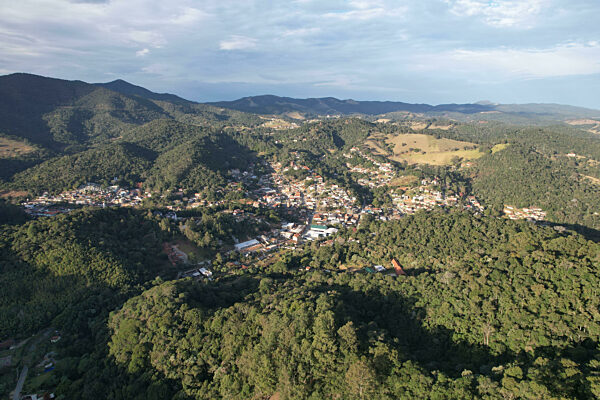 Besichtigung eines Tals in Santo Antonio do Pinhal, Brasilien