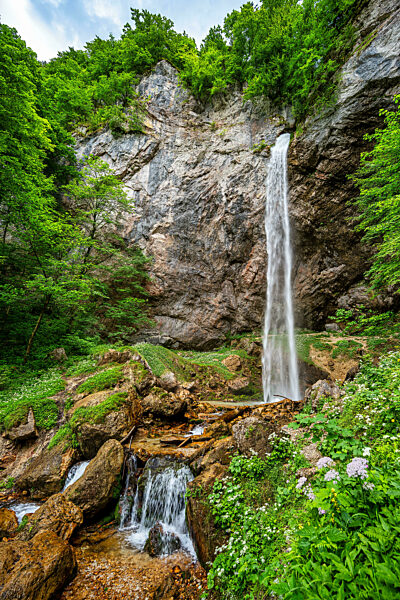 Blick auf den Wildenstein-Wasserfall in der Stadt Gallizien in Österreich