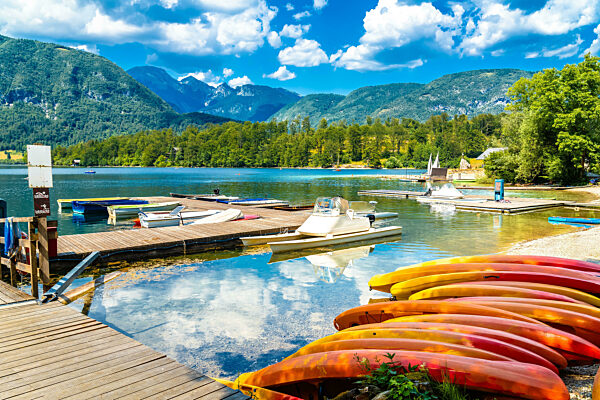 Landschaft Bohinj See Strand und Kajak Blick, Alpenlandschaft von Slowenien