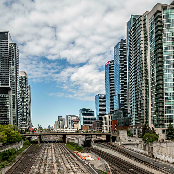 Skyline und Straßenansichten der Stadt Toronto