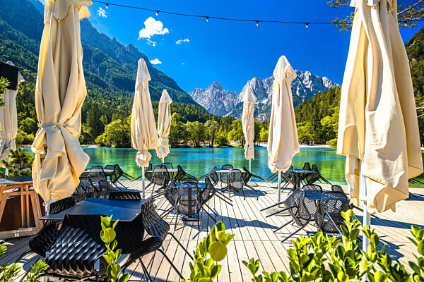 Landschaft Jasna See in Kranjska Gora Café türkis Blick, Landschaft der Julischen Alpen in Slowenien