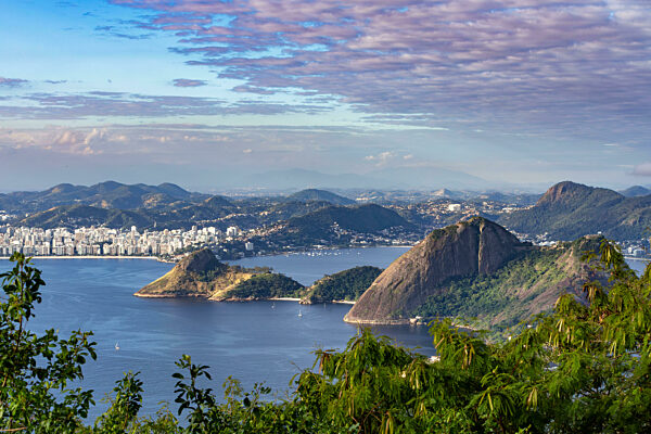 Guanabara-Bucht und die Stadt Rio de Janeiro, Brasilien
