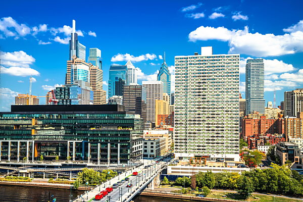 Blick auf die Skyline von Philadelphia vom Cira Green Park aus