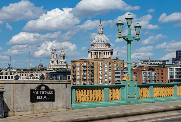 Southwark Bridge und St. Paul's Cathedral