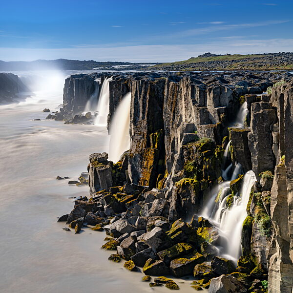 Langzeitbelichtung des majestätischen Selfoss-Wasserfalls im Nordosten von Island