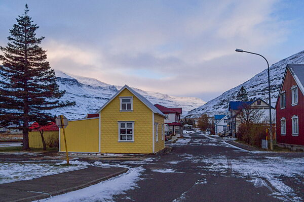 Island ? Seydisfjordur, Stadthäuser