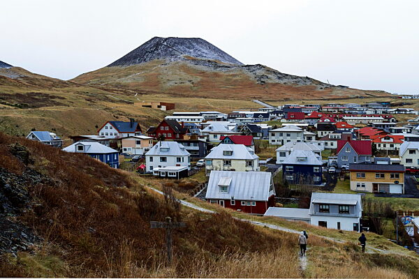 Island ? Heimaey, Blick auf die Stadt