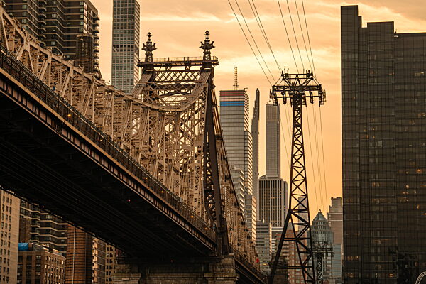 Ein detaillierter Blick auf die Queensboro-Brücke-Struktur bei...