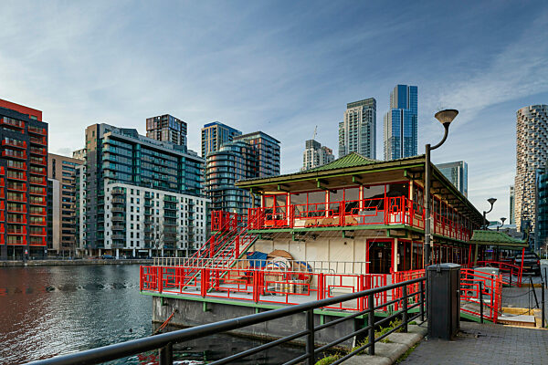 Spring afternoon at the Isle of Dogs.