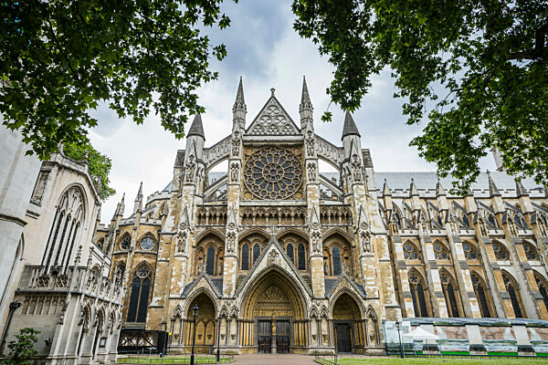 The side of Westminster Abbey seen in Greater London from the roadside.