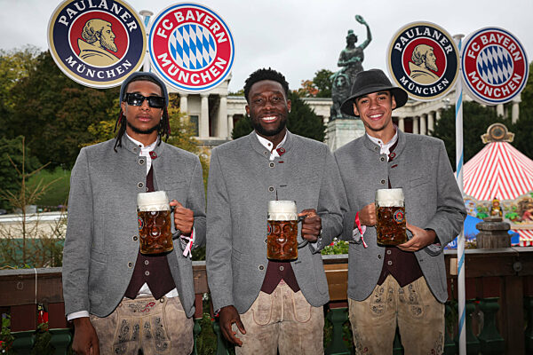 05.10.2025, Fussball Bundesliga FC Bayern auf der Wiesn