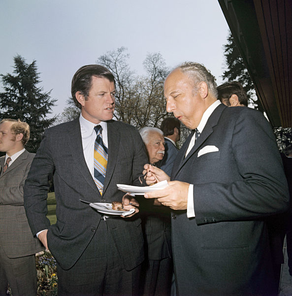 US-Senator Ted Kennedy (l), aufgenommen bei einem Empfang des...