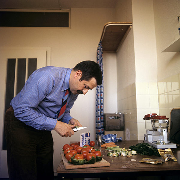 Günter Grass cooks for SPD in 1969