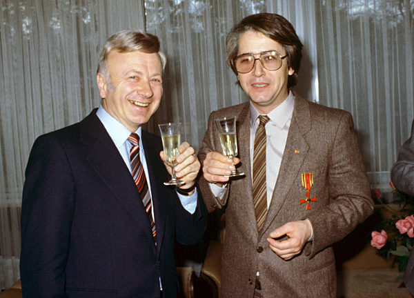 Frank Elstner receives Federal Cross of Merit