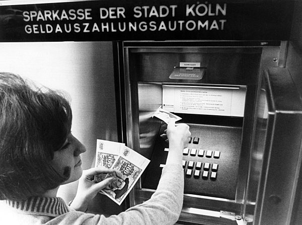 Bargeld aus dem Automaten