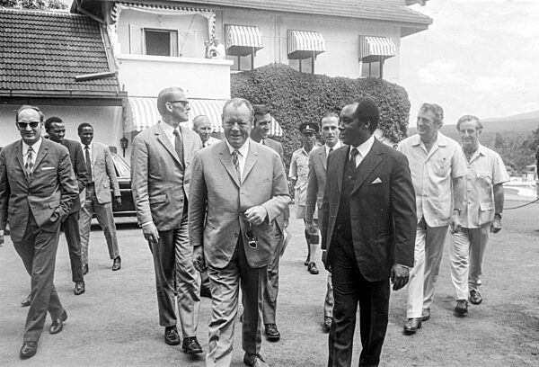Willy Brandt mit Familie im Urlaub in Kenia