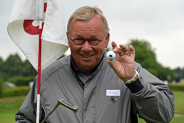 Bernd Stelter auf dem Golfplatz