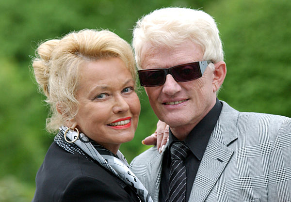 Der Schlagersänger Heino und seine Frau Hannelore posieren am Mittwoch (03...