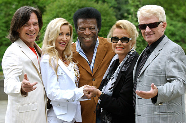 Schlagersänger Jürgen Drews (l-r), seine Frau Ramona...