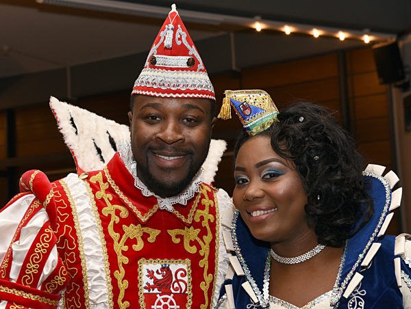 Dunkelhäutiges Karnevalsprinzenpaar