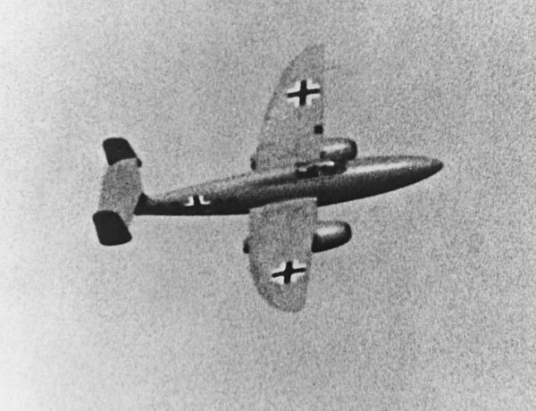 Undatierte Aufnahme der Heinkel He 280, das erste zweistrahlige...