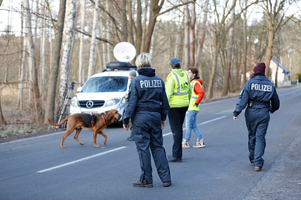 Germany: Police search forest area for the missing